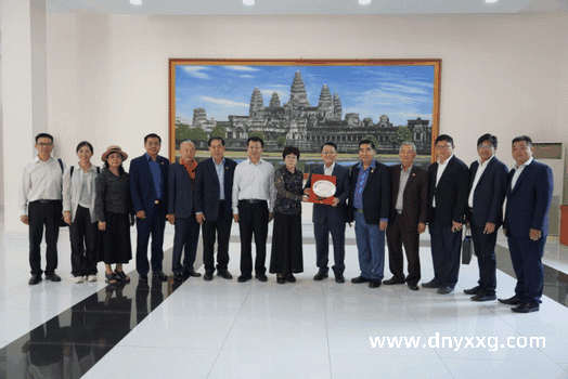 云南台办台盟代表团拜访柬华理事总会