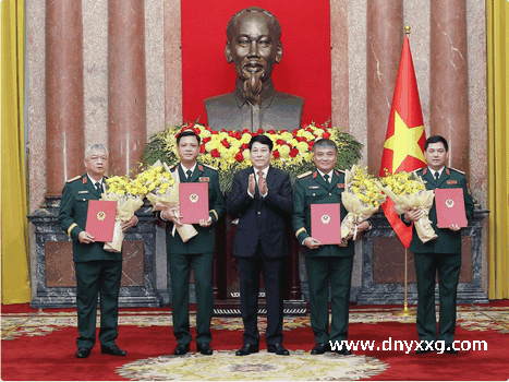 越南国家主席梁强主持晋升大将、上将军衔警衔仪式