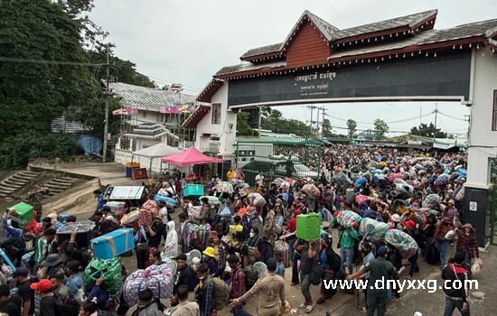 泰柬冲突不断,逾20000名柬埔寨人自边境回国!
